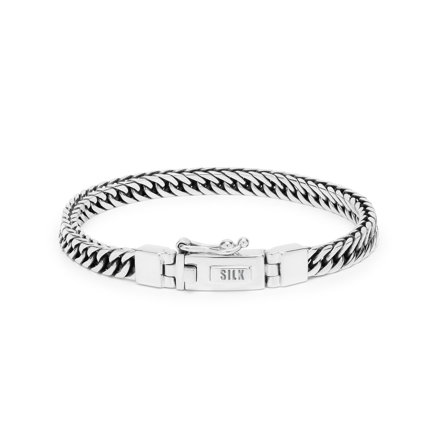 Deze prachtige zilveren armband met modelnummer 764.19 heeft een breedte van 19 cm. Het is een elegante zilverkleurige armband, ideaal als accessoire voor elke gelegenheid. De sluiting is gemaakt van zilver. Draag het als een statement stuk op zichzelf of combineer het met andere sieraden voor een stijlvolle look. Perfect voor dagelijks gebruik!